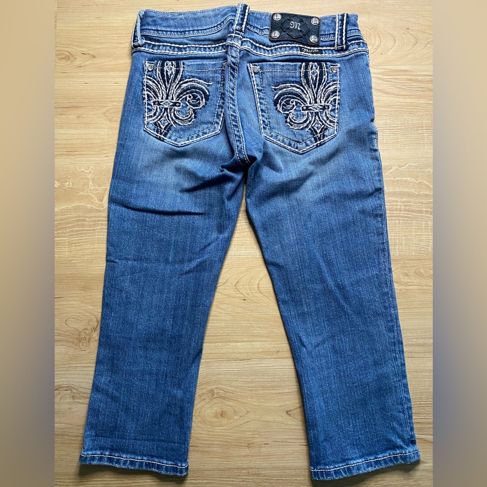 Miss Me Mid-Rise Capri size 27